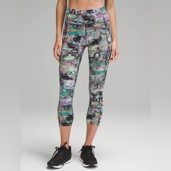 Lululemon set Fast and Free High-Rise Crop 23" with top all size 4 woman’s & 2 - Picture 2 of 16